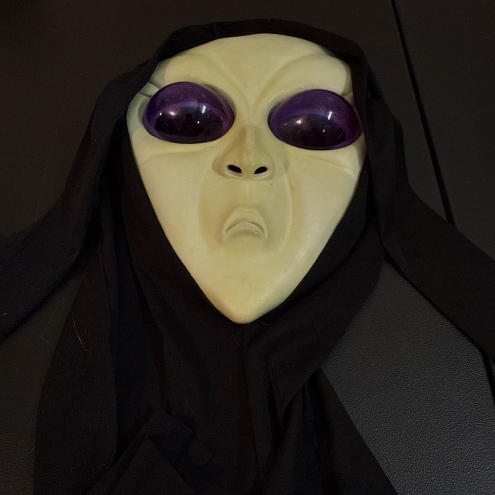 ALIEN Scream Style Mask  Easter Unlimited Vintage Halloween Extraterrestrial UFO